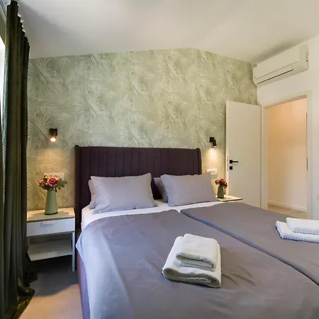For 2 Mak Guest house *